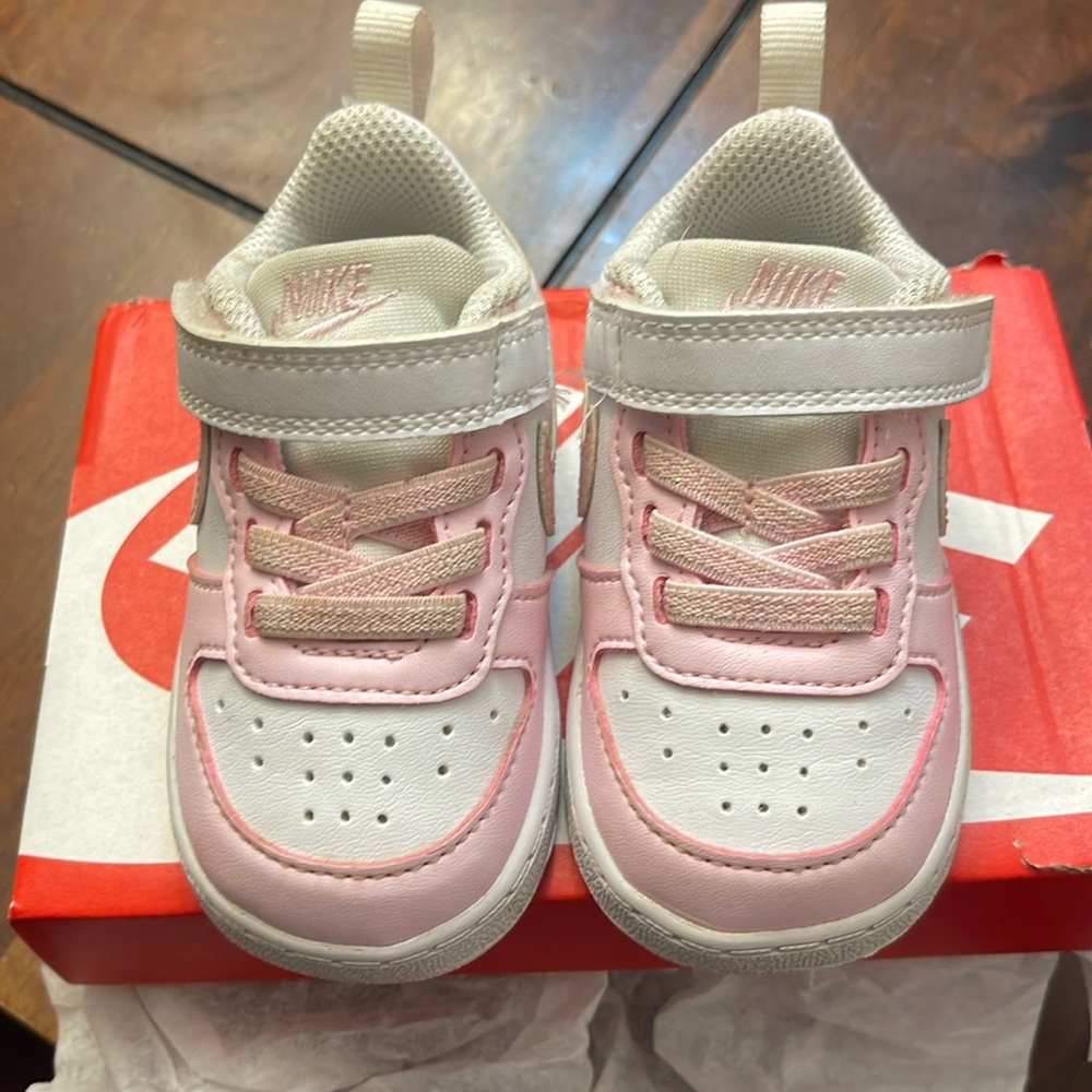 Nike sneakers only worn twice. Great condition!